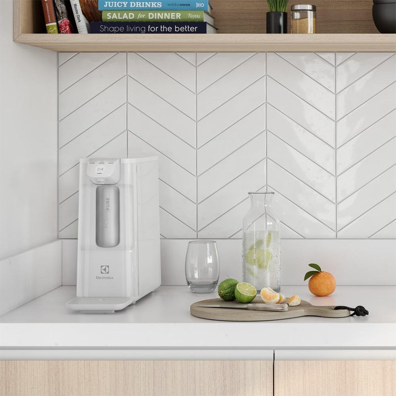 Purificador de Água Gelada Fria e Natural Eletronico Placa Compacto Electrolux PE12B com Filtro Carvão 6 meses ou 3000L Painel Touch Branco